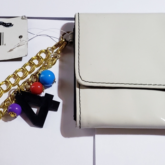 NWT Cream & Black Wristlet w/Chain - Picture 1 of 9